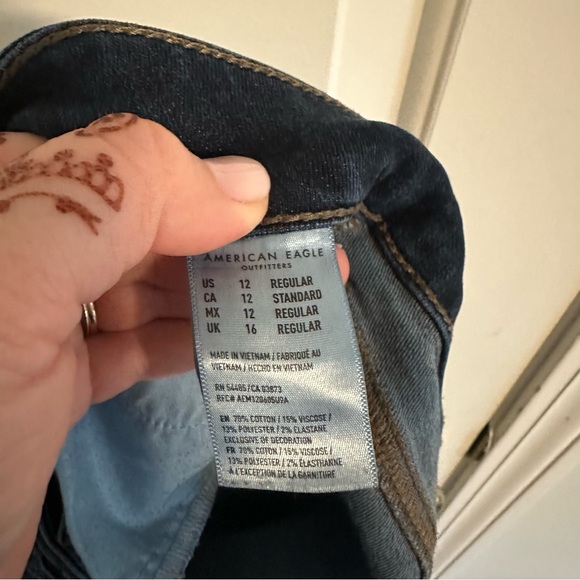 American Eagle Outfitters- Favorite Boyfriend Jeans - Picture 2 of 10